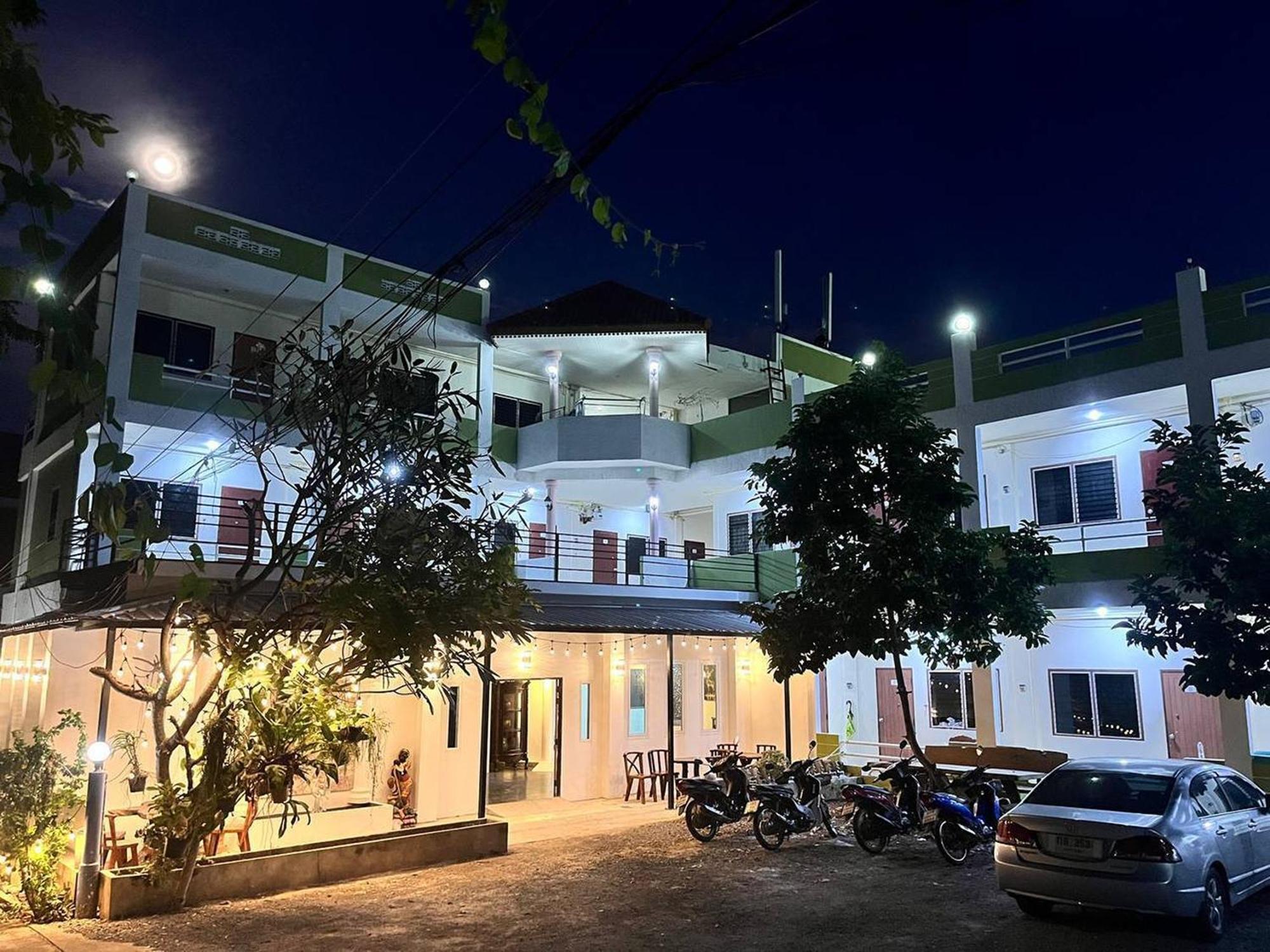The 99 Inn Hotel Pak Chong Exteriör bild